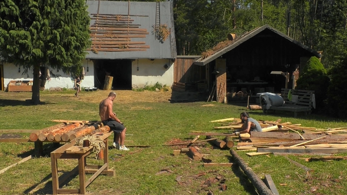 Na Farmě práce vázne. 