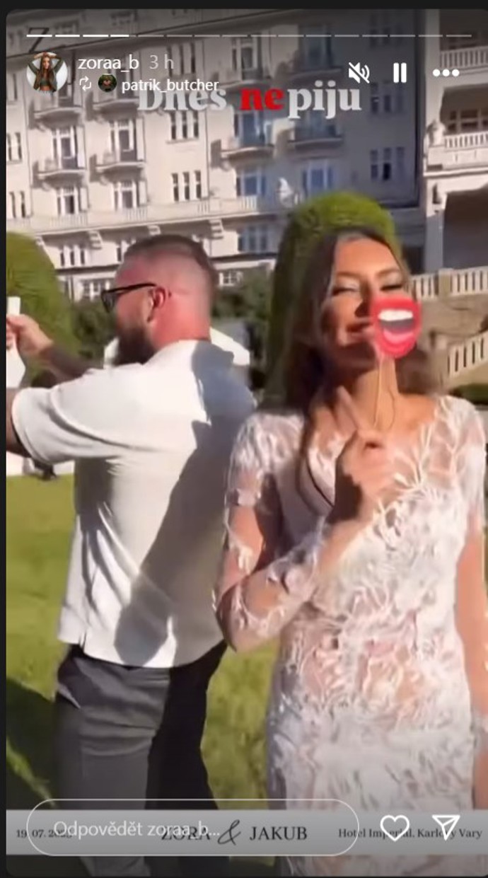 Novomanželé Flekovi.