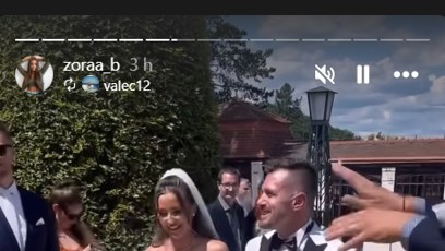 FOTO: Novomanželé přicházejí.