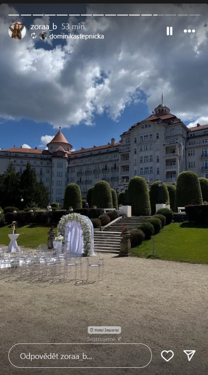 Svatbu měli v hotelu Imperial v Karlových Varech.