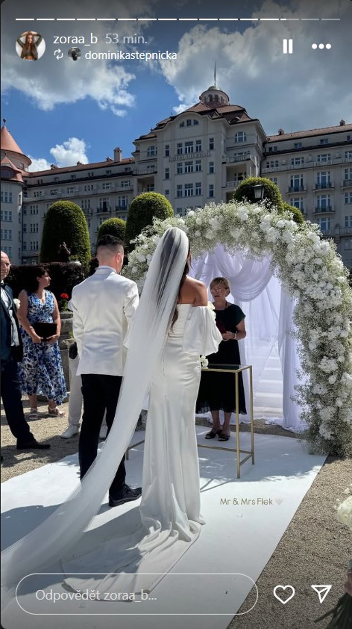 Jakub Flek a Zorka Bolková u oltáře.