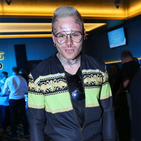 V průběhu let se Jaro Smejkal nechal neuváženě potetovat v obličeji, zřejmě po vzoru zahraničních umělců.