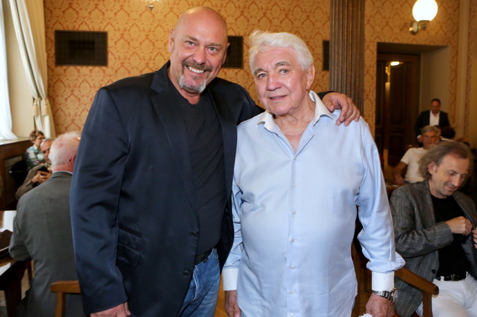 Pavel Pásek a Jiří Krampol na 80. narozeninách v roce 2025 zesnulého herce.