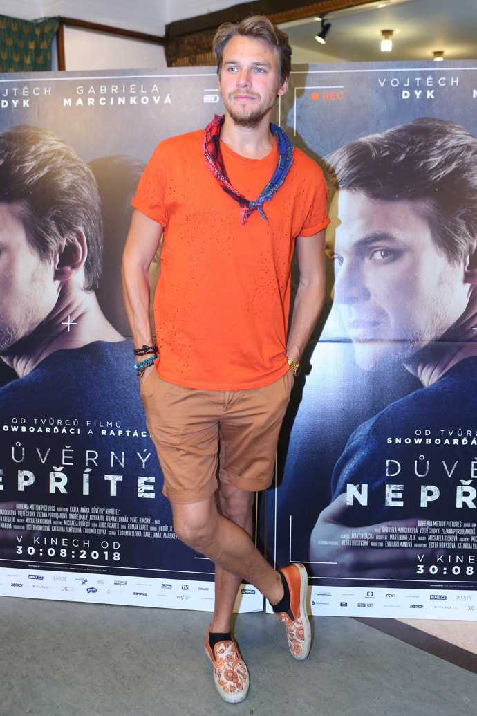 Šátek oživí i to nejobyčejnější tričko.
