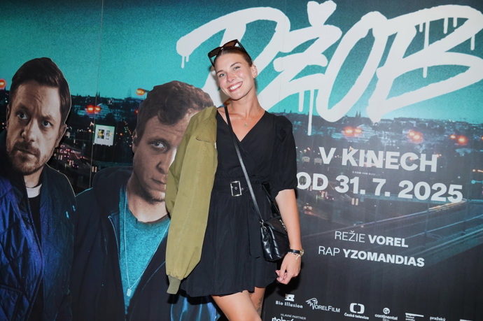 Žaneta Skružná na filmu Džob.