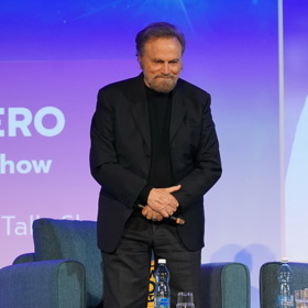 Účastníci pražského festivalu Comic-Con ocenili příležitost na vlastní oči vidět legendárního herce Franca Nera.
