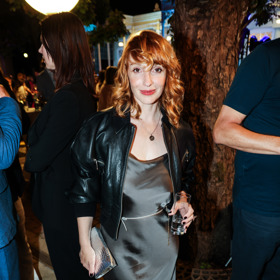 Podobný styl zvolila i herečka Vica Kerekes.