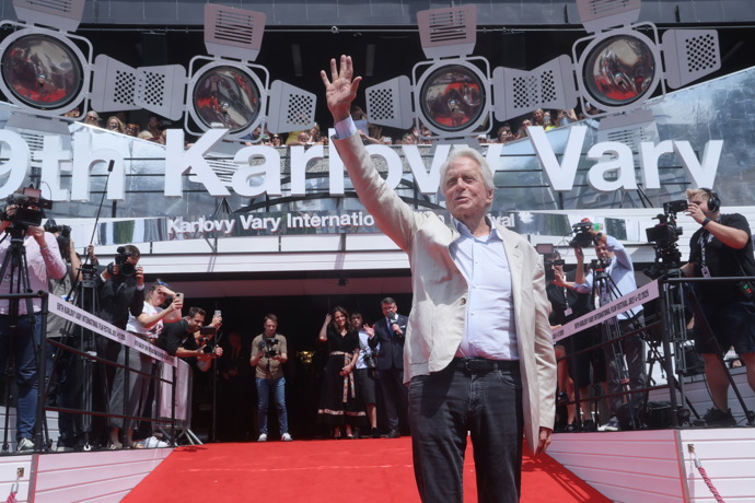 Michael Douglas byl nadšený z fanoušků u hotelu Thermal.