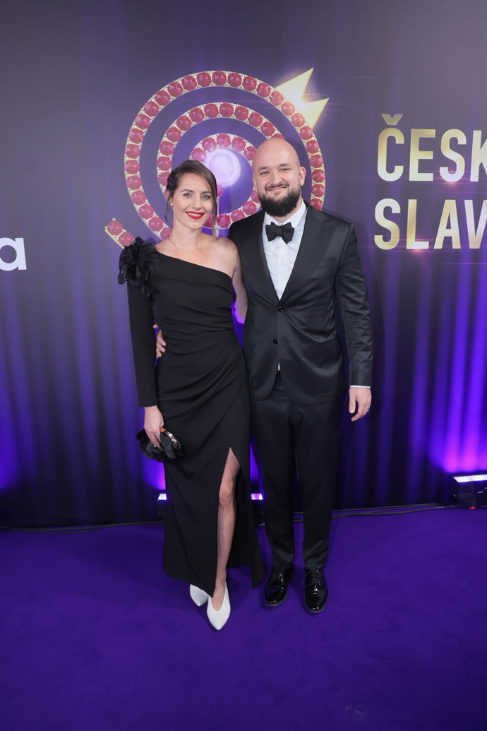 Pokáčova manželka Eliška je bývalou olympioničkou. 