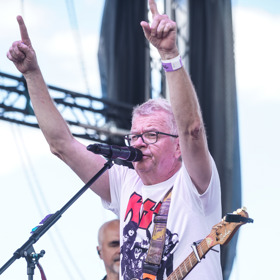 Petr Fiala ve svém živlu na koncertě Mňágy a Žďorp, která funguje už od roku 1987.