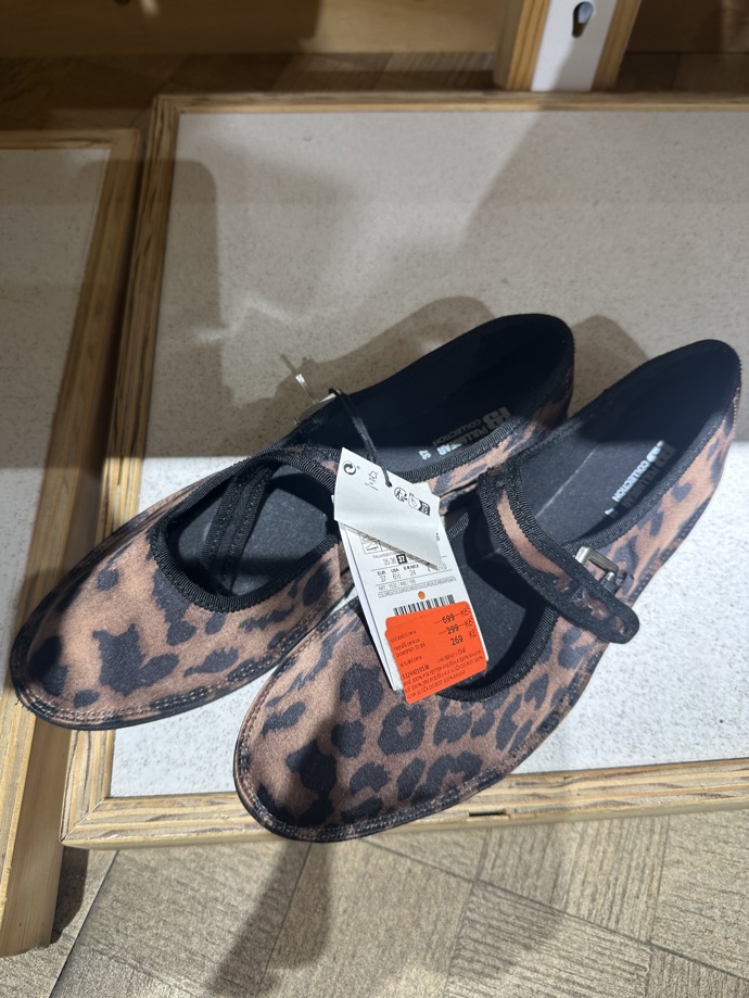 Za 269 Kč můžete pořídit tyto balerínky s leopardím motivem.