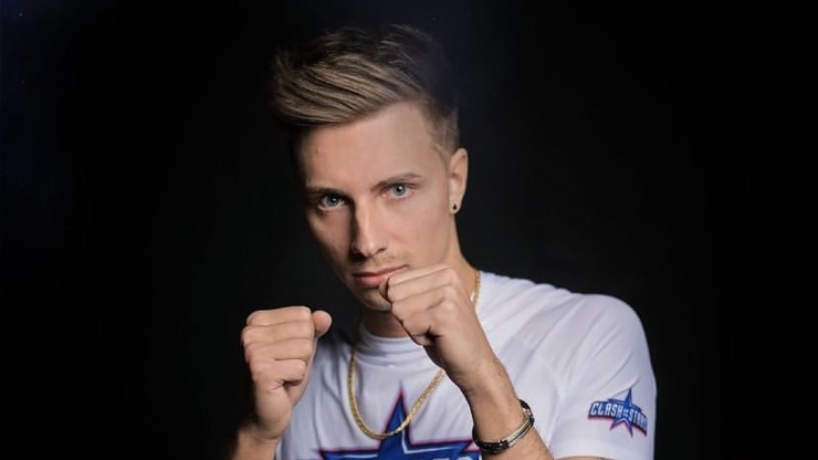 Danny má na svém kontě taktéž jeden zápas pod organizací Clash of the Stars. 