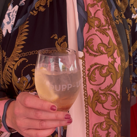 V tzv. Pupp-up zóně jsme otestovali drink, který je klasikou karlovarského festivalu: Becher Spritz.