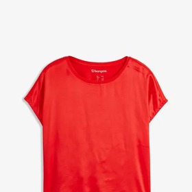 Podobně elegantní top, jaký zkombinovala Milena Steinmasslová, koupíte třeba u Bonprix za 339 Kč.