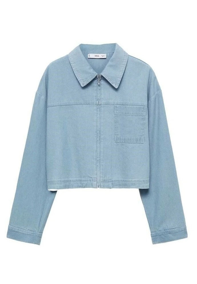 A nesmíme zapomenout ani na klasický denim, který je sázkou na jistotu. Džínová bunda, Mango, 999 Kč