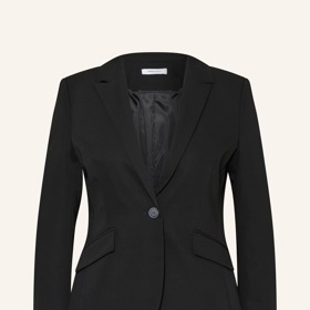 Podobný blejzr v tmavě modré má v nabídce třeba značka darling harbour za 3500 Kč.