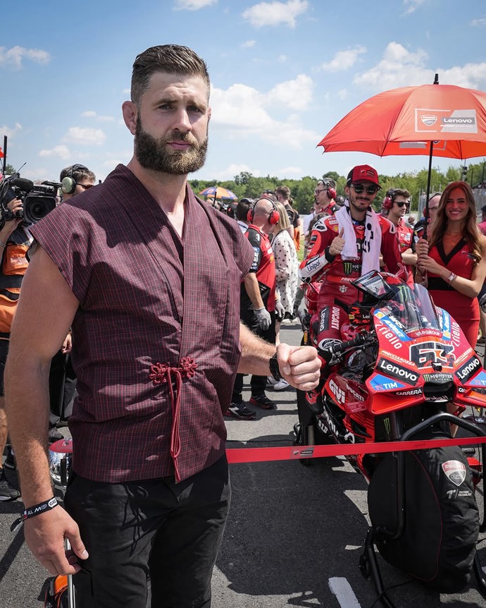 Na MotoGP dorazil bývalý šampion UFC, Jiří Procházka.