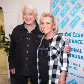 Jiří Krampol se ženil celkem čtyřikrát. Se svými dvěma biologickými syny se však příliš nestýkal, jeden z nich žije v Austrálii.