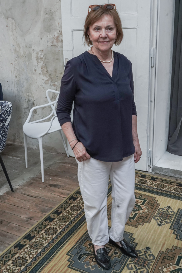 Jednu drobnost by ale stylistka upravila, a to délku halenky.