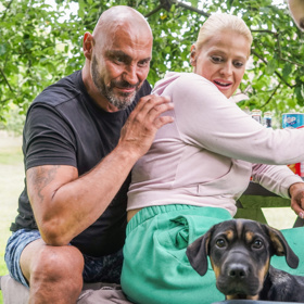 Charlotte Štiková s manželem Martinem mají radost z nového přírůstku do rodiny. Nedávno ho vyděsila policie.