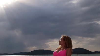 FOTO: Nicole Šáchová v růžových plavkách.
