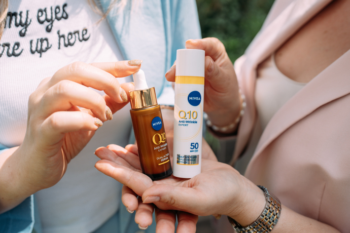 Nivea Denní fluid Q10 SPF 50 a Expertní duální sérum proti vráskám Q10 fungují nejlépe spolu, kdy se jejich účinné složky násobí. 