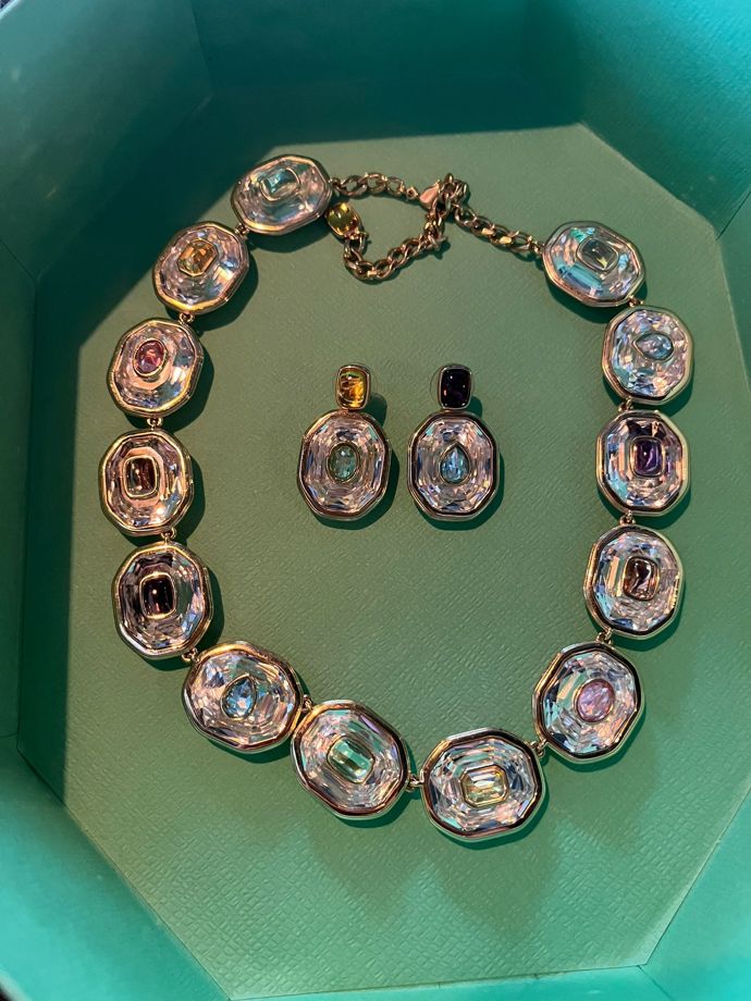 Náhrdelník a náušnice ze série Tennis Chroma značky Swarovski 