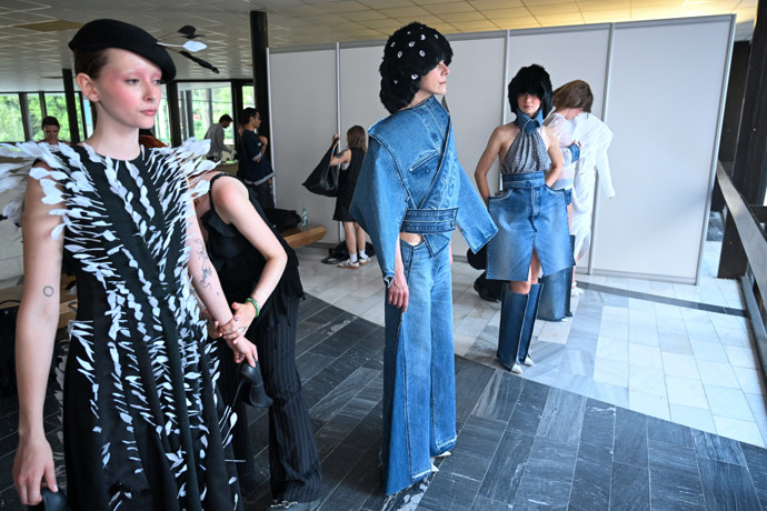 Zákulisí módní přehlídky vítězů soutěže Mattoni Young Fashion Stars.
