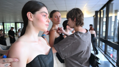 FOTO: Leona Skleničková v zákulisí módní přehlídky vítězů soutěže Mattoni Young Fashion Stars.