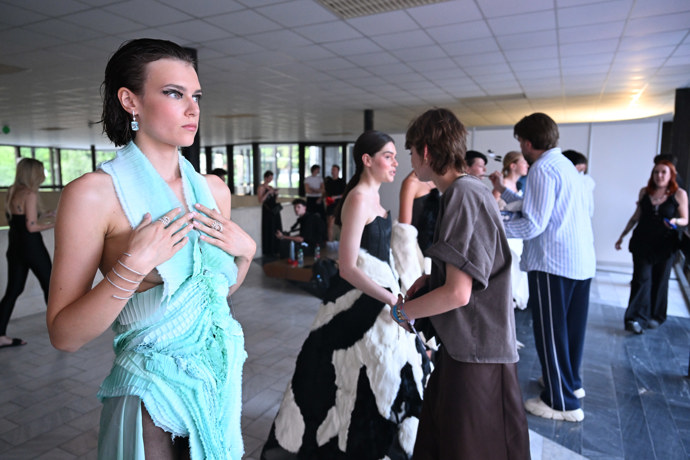 Zákulisí módní přehlídky vítězů soutěže Mattoni Young Fashion Stars.