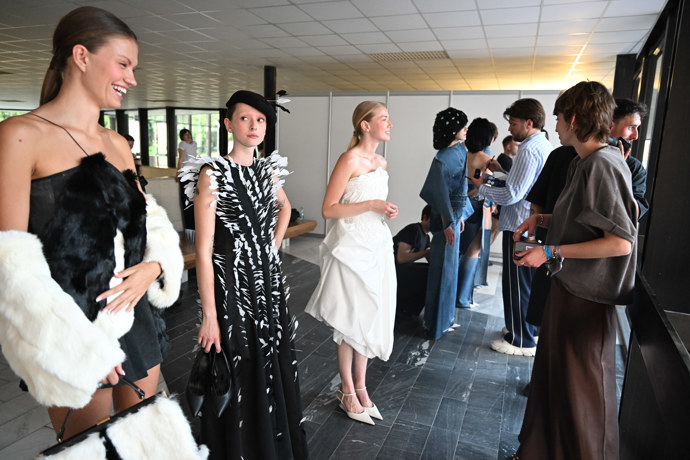 Zákulisí módní přehlídky vítězů soutěže Mattoni Young Fashion Stars.