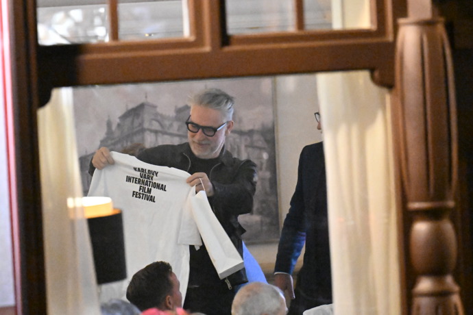 Oficiální tričko festivalu.