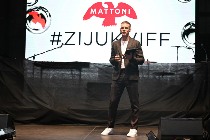 Moderátor Krištof Králik.

