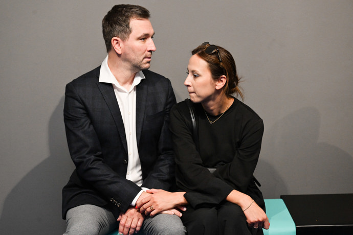 Ondřej Sokol byl na premiéře s partnerkou.