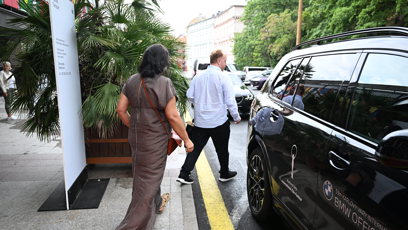 FOTO: Jitka Čvančarová nasedala do auta.