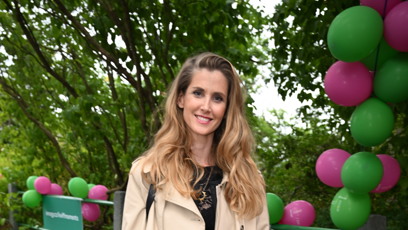 FOTO: Jana Bernášková do deštivého počasí zvolila trenčkot.