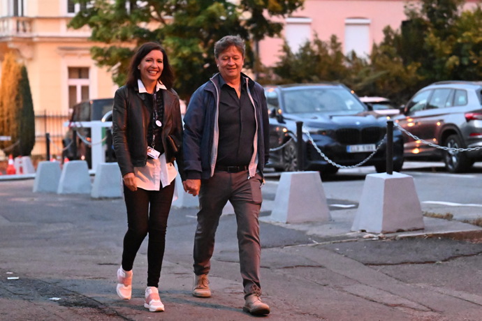 Karel Janák a Romana Gosčíková jdou na párty.