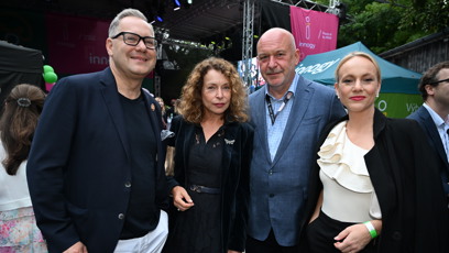 FOTO: Buzková trávila večer s partnerem a přáteli.