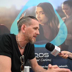 Tomáš Třeštík vyfotil na svém balkoně více než 4500 lidí. 