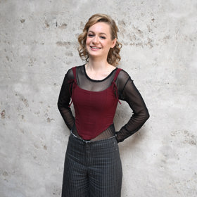 Blond vlasy už Anna Jiřina nebarví - říká, že tíhne k přírodní barvě.