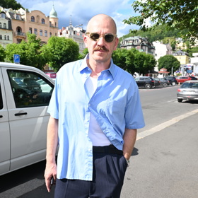 Stanislav Majer se ve Varech ukázal s oholenou hlavou.