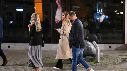 FOTO: Bernášková na cestě z párty.