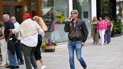 FOTO: Jiří strach vynesl koženou bundu.