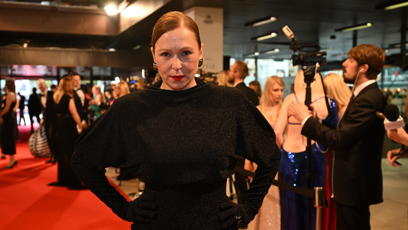 FOTO: Zuzana Stivínová na červeném koberci.