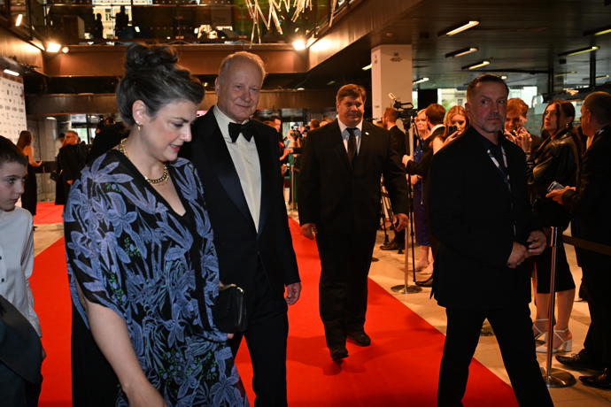 Stellan Skarsgård na červeném koberci.