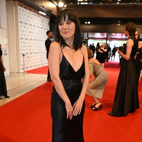 Simonu Monyovou v sérii Monyová ztvárnila herečka Tereza Ramba. Seriál se objeví v televizi v květnu letošního roku.