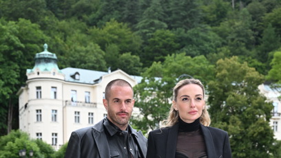 FOTO: Macháček a Cahová také vsadili na černou.