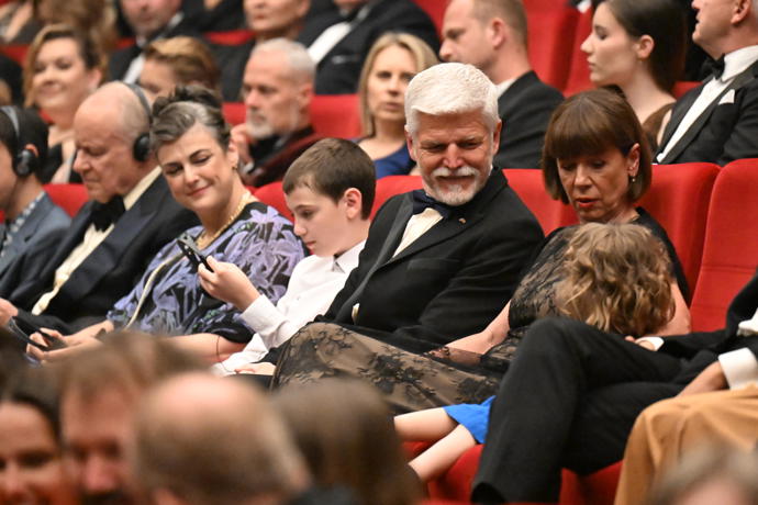 Andrea Bartošková po boku Petra Pavla.