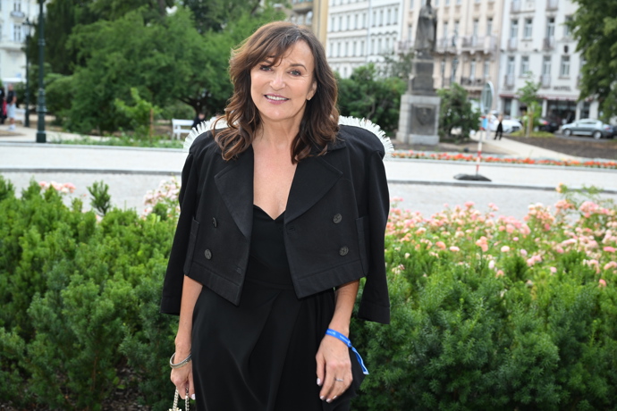Beata Rajská ví, že černé šaty nikdy nezklamou.
