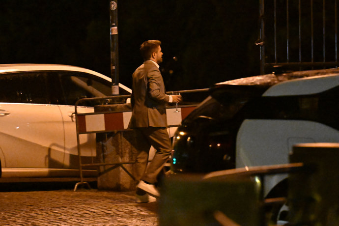 Jiří Mádl se skleničkou.